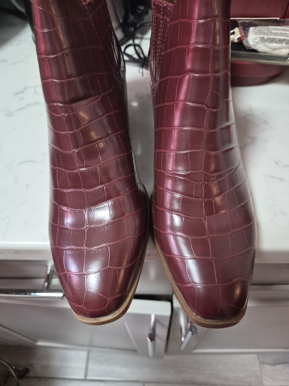 New Directions Burgundy Croc-Embossed Ankle Booties Size 8.5